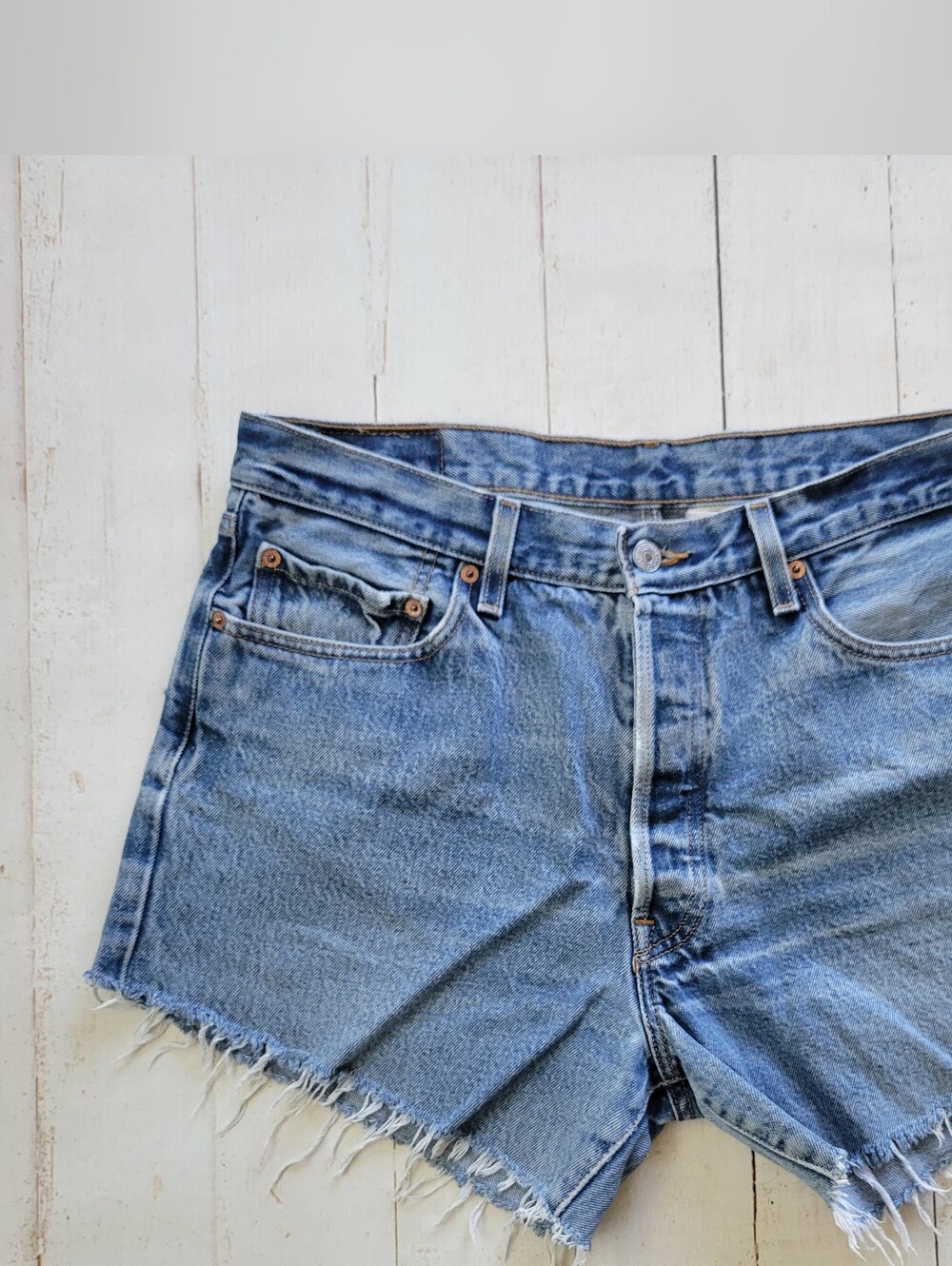 Vintage Levis 501XX Shorts Mens 36x4 Blue Distressed Denim Cut Off Jeans - Picture 2 of 3